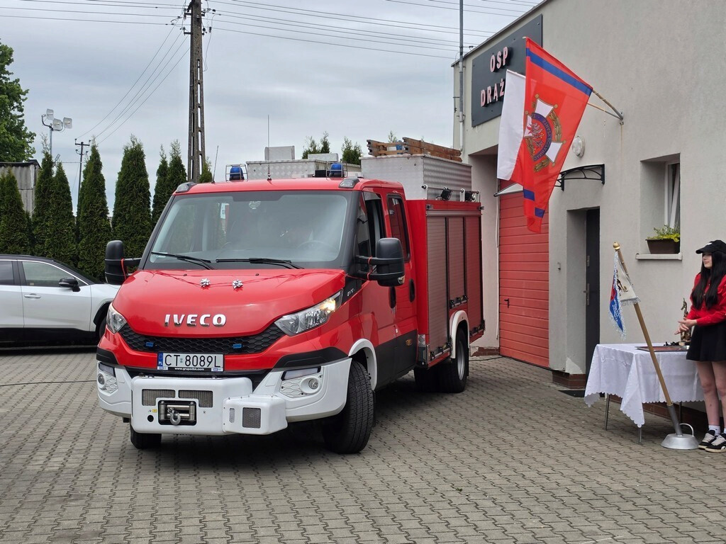 Gmina Mrocza: Druhowie z Drążna otrzymali strażacki wóz