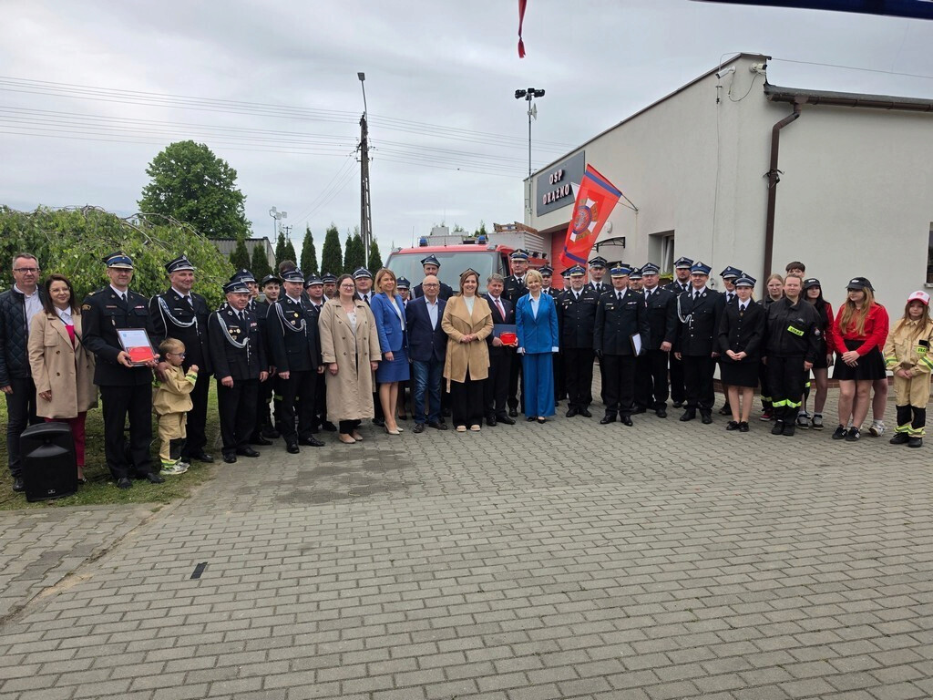 Gmina Mrocza: Druhowie z Drążna otrzymali strażacki wóz