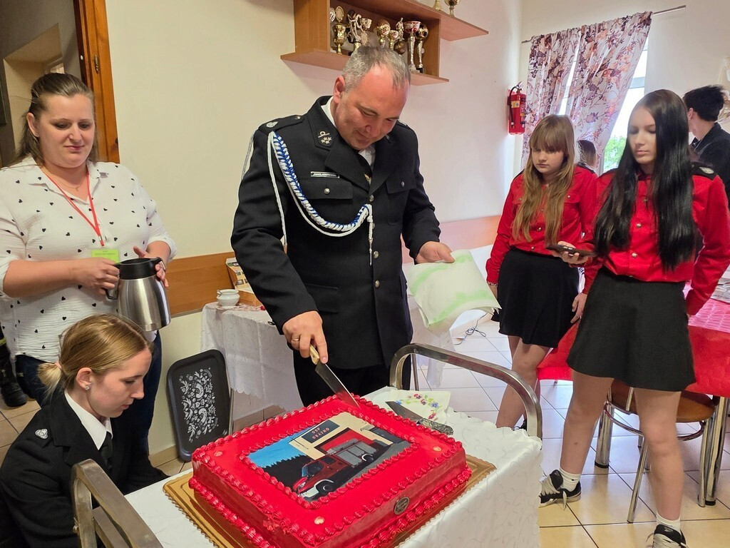 Gmina Mrocza: Druhowie z Drążna otrzymali strażacki wóz
