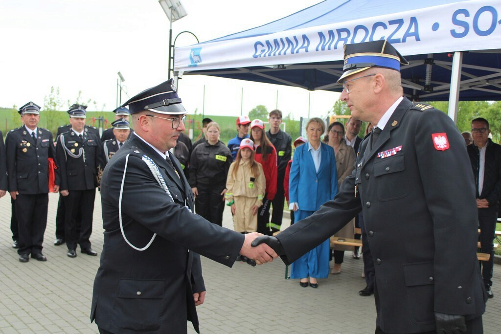 Gmina Mrocza: Druhowie z Drążna otrzymali strażacki wóz
