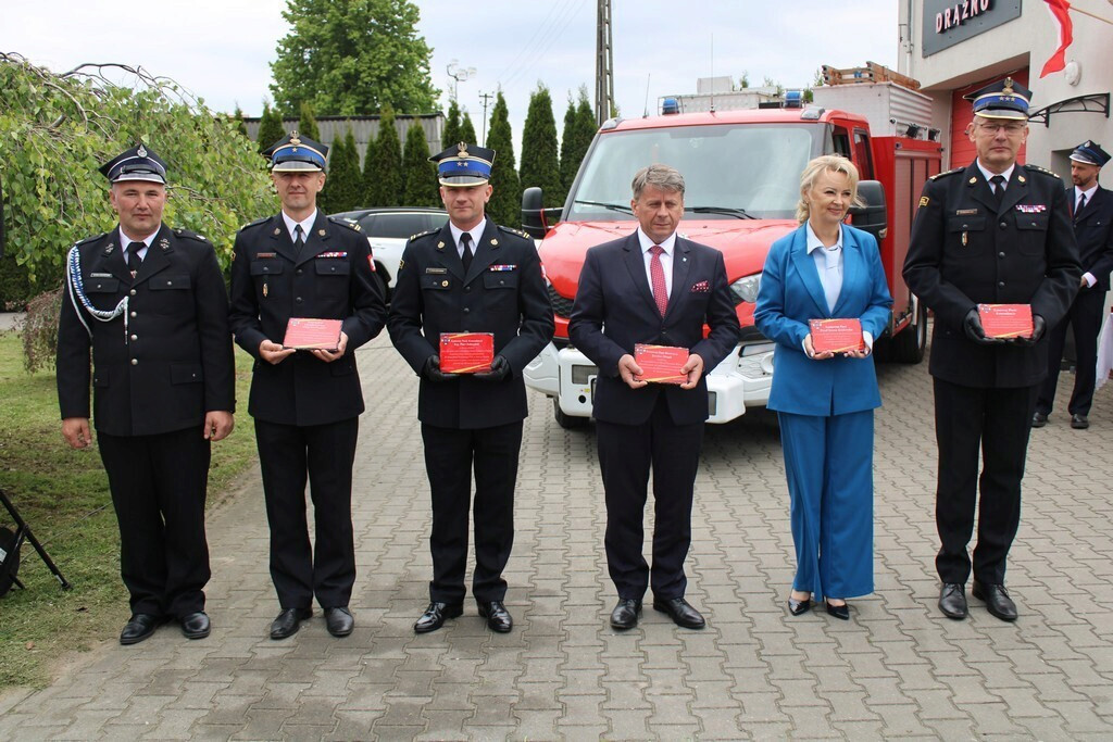 Gmina Mrocza: Druhowie z Drążna otrzymali strażacki wóz