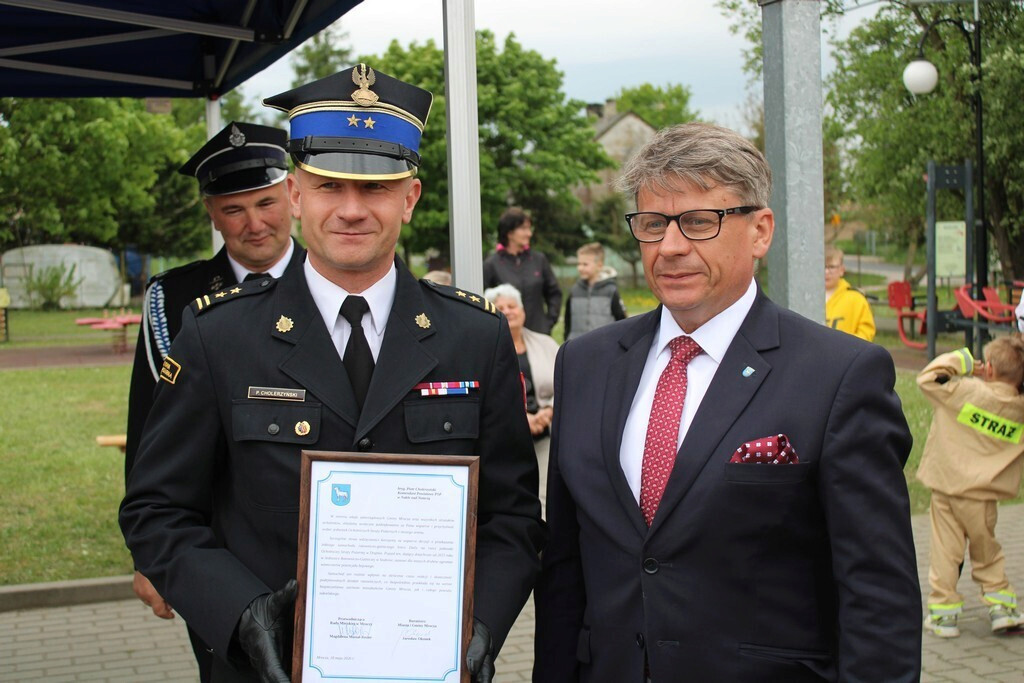 Gmina Mrocza: Druhowie z Drążna otrzymali strażacki wóz