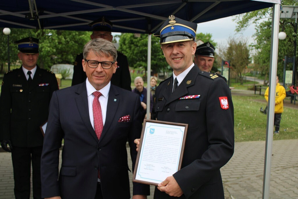 Gmina Mrocza: Druhowie z Drążna otrzymali strażacki wóz