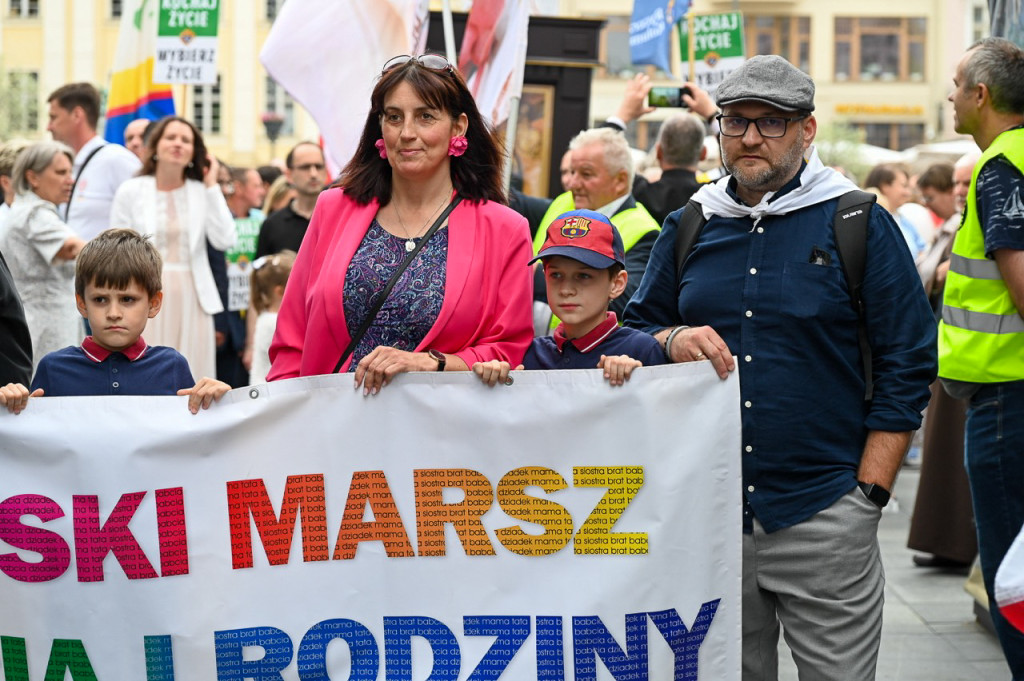 „Czas obronić małżeństwo” – tysiące uczestników na Marszu dla Życia i Rodziny w Bydgoszczy