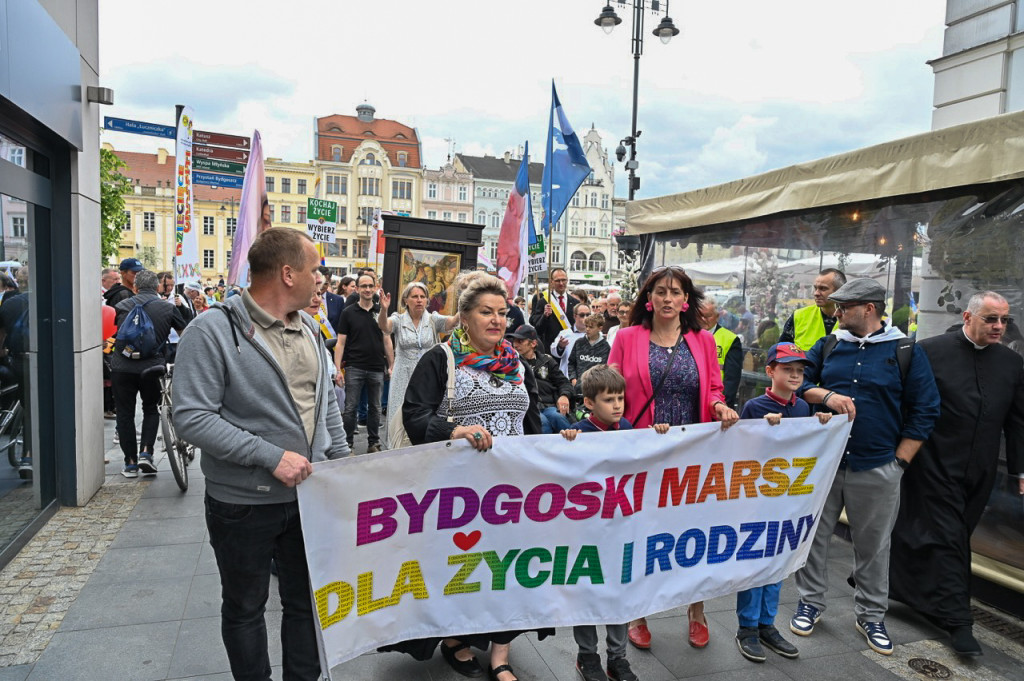 „Czas obronić małżeństwo” – tysiące uczestników na Marszu dla Życia i Rodziny w Bydgoszczy