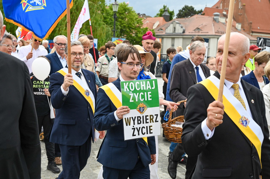 „Czas obronić małżeństwo” – tysiące uczestników na Marszu dla Życia i Rodziny w Bydgoszczy