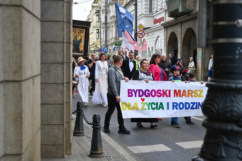 „Czas obronić małżeństwo” – tysiące uczestników na Marszu dla Życia i Rodziny w Bydgoszczy