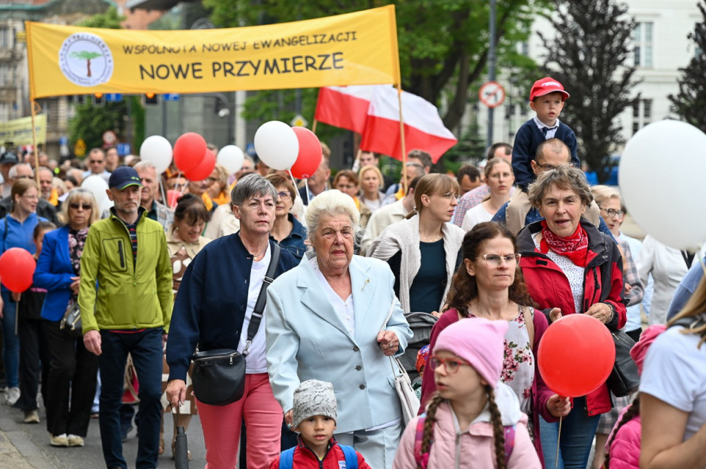 „Czas obronić małżeństwo” – tysiące uczestników na Marszu dla Życia i Rodziny w Bydgoszczy