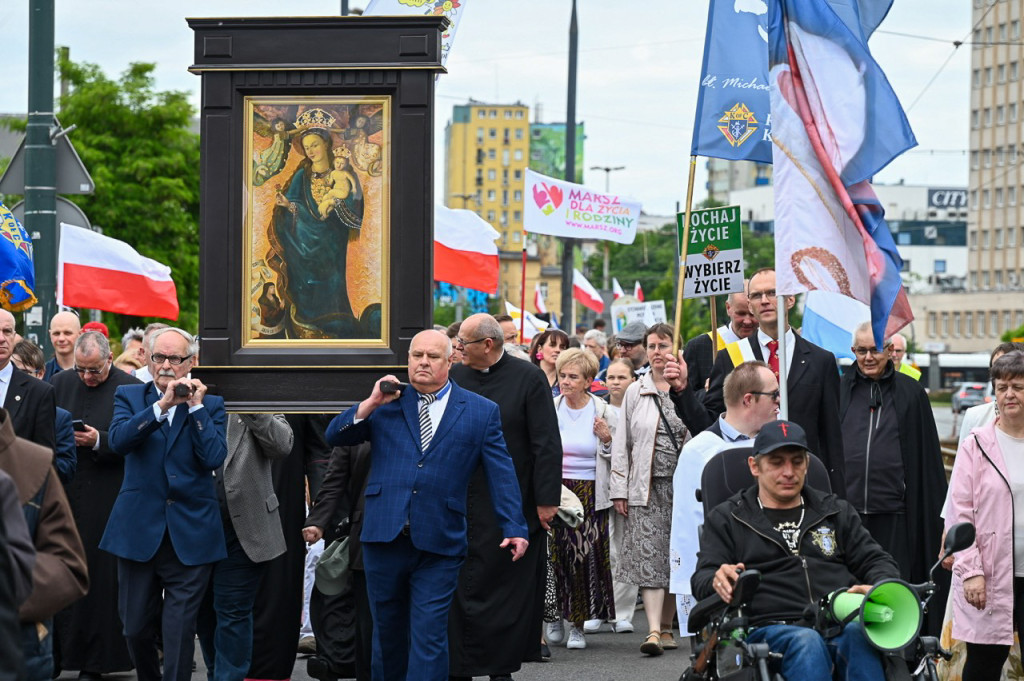 „Czas obronić małżeństwo” – tysiące uczestników na Marszu dla Życia i Rodziny w Bydgoszczy