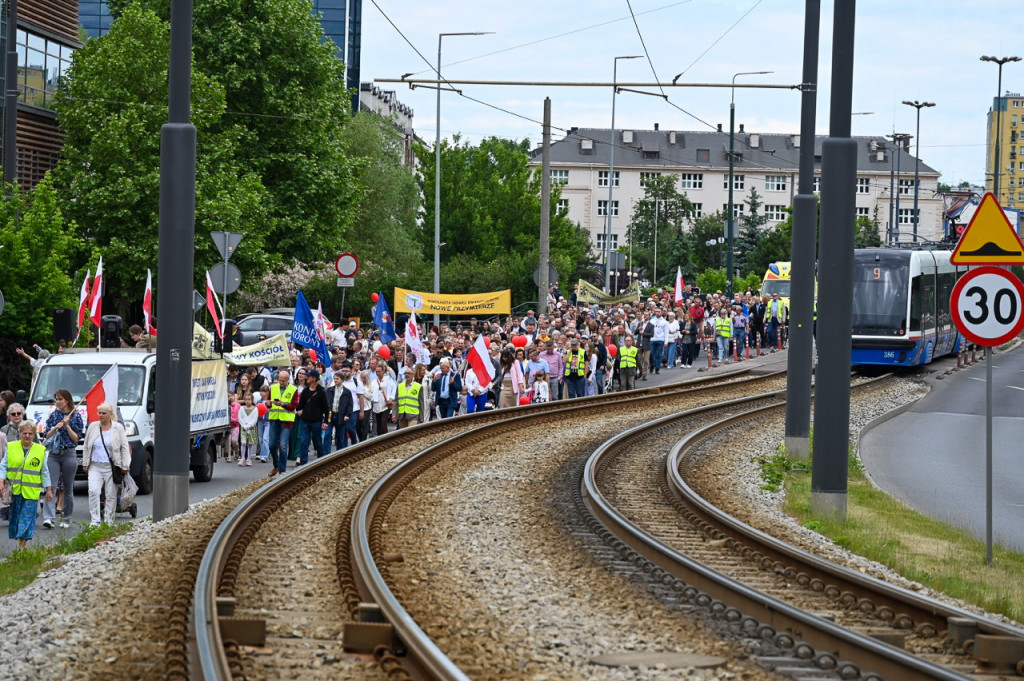 „Czas obronić małżeństwo” – tysiące uczestników na Marszu dla Życia i Rodziny w Bydgoszczy