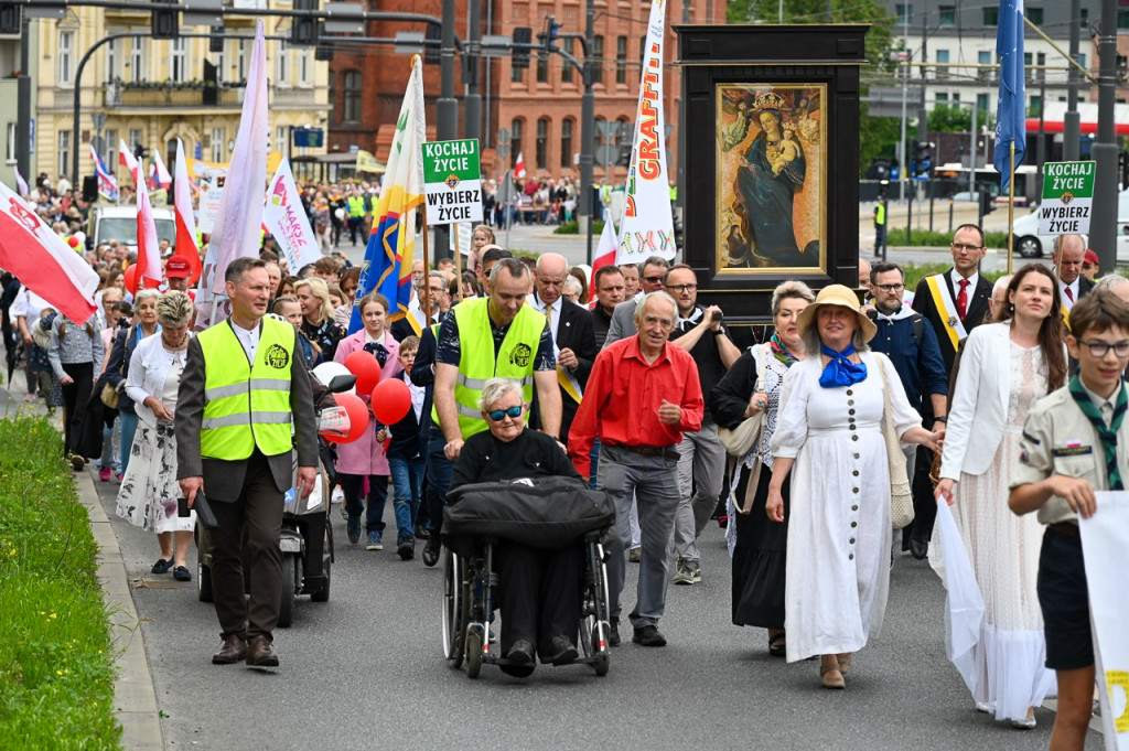 „Czas obronić małżeństwo” – tysiące uczestników na Marszu dla Życia i Rodziny w Bydgoszczy