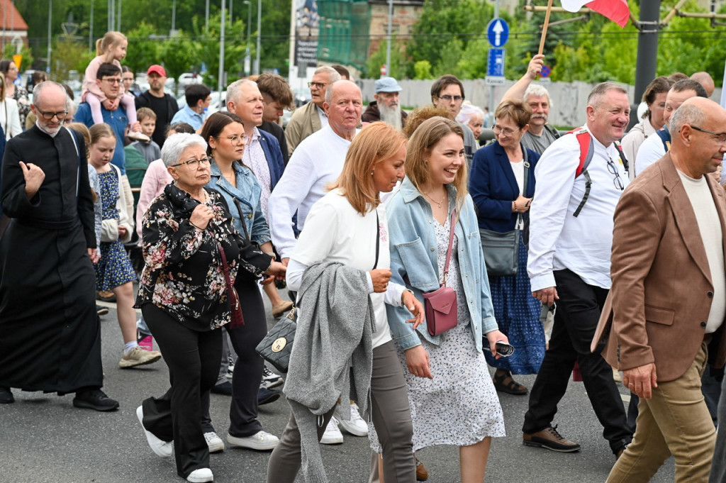 „Czas obronić małżeństwo” – tysiące uczestników na Marszu dla Życia i Rodziny w Bydgoszczy