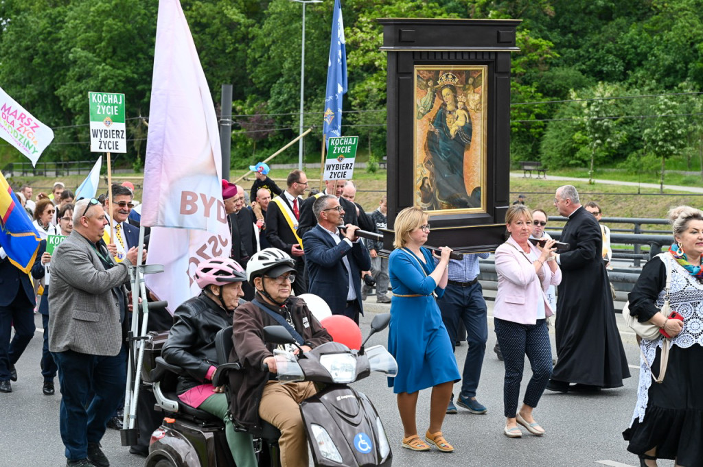 „Czas obronić małżeństwo” – tysiące uczestników na Marszu dla Życia i Rodziny w Bydgoszczy