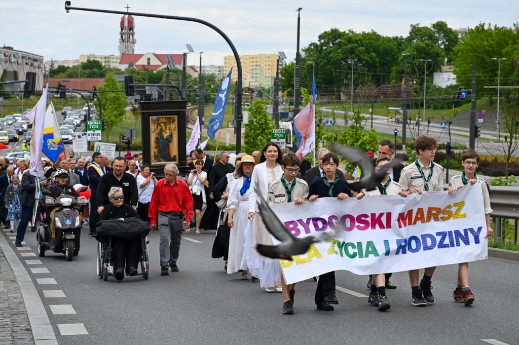 „Czas obronić małżeństwo” – tysiące uczestników na Marszu dla Życia i Rodziny w Bydgoszczy
