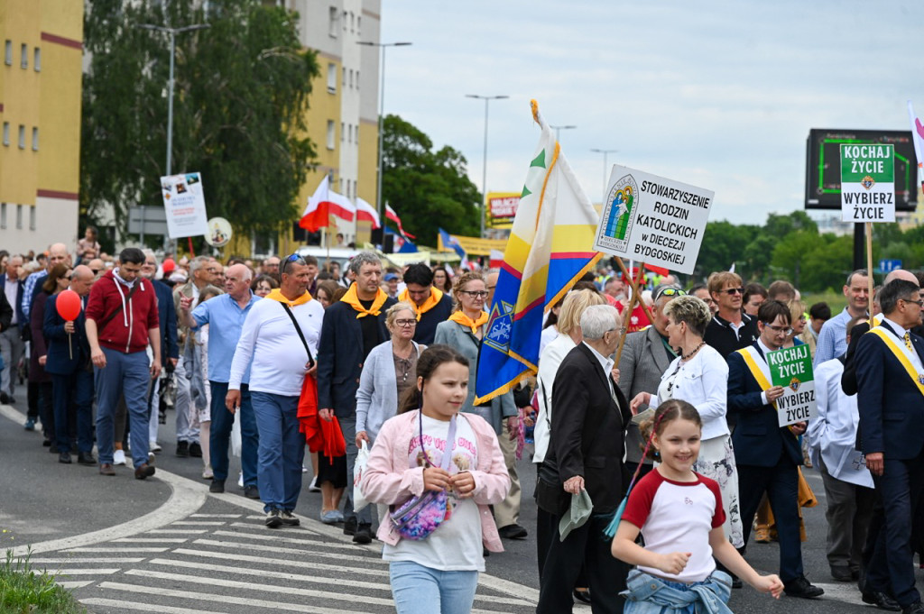 „Czas obronić małżeństwo” – tysiące uczestników na Marszu dla Życia i Rodziny w Bydgoszczy