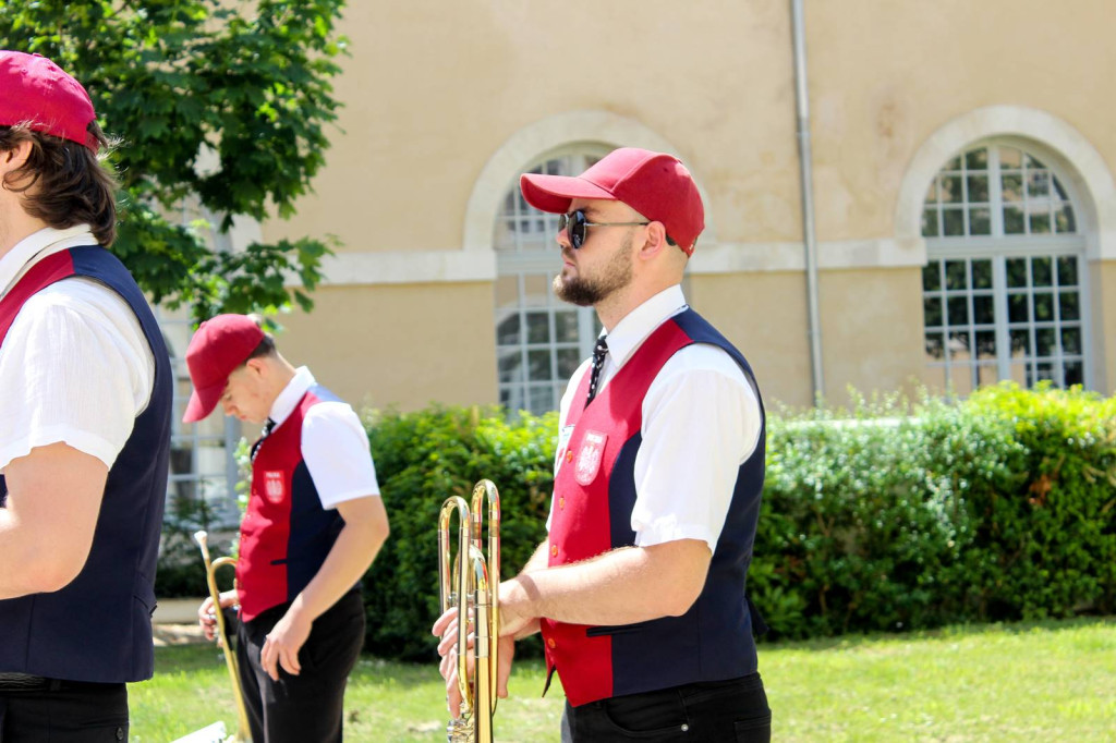 Orkiestry dęte i tancerze z wizytą we Francji. Przeżyjmy to jeszcze raz!