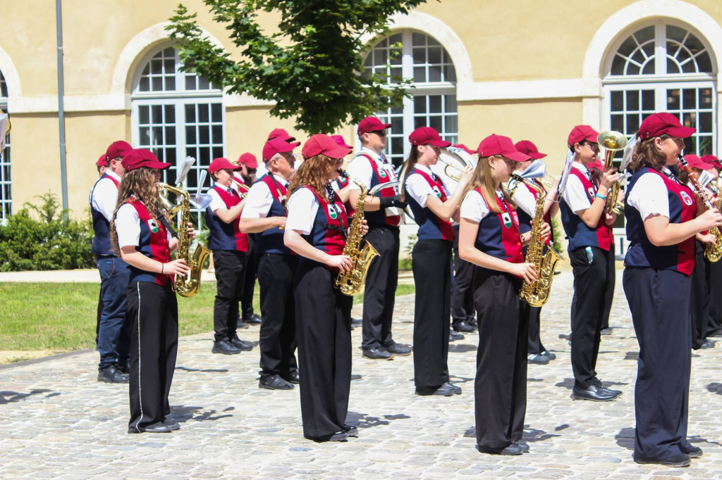 Orkiestry dęte i tancerze z wizytą we Francji. Przeżyjmy to jeszcze raz!
