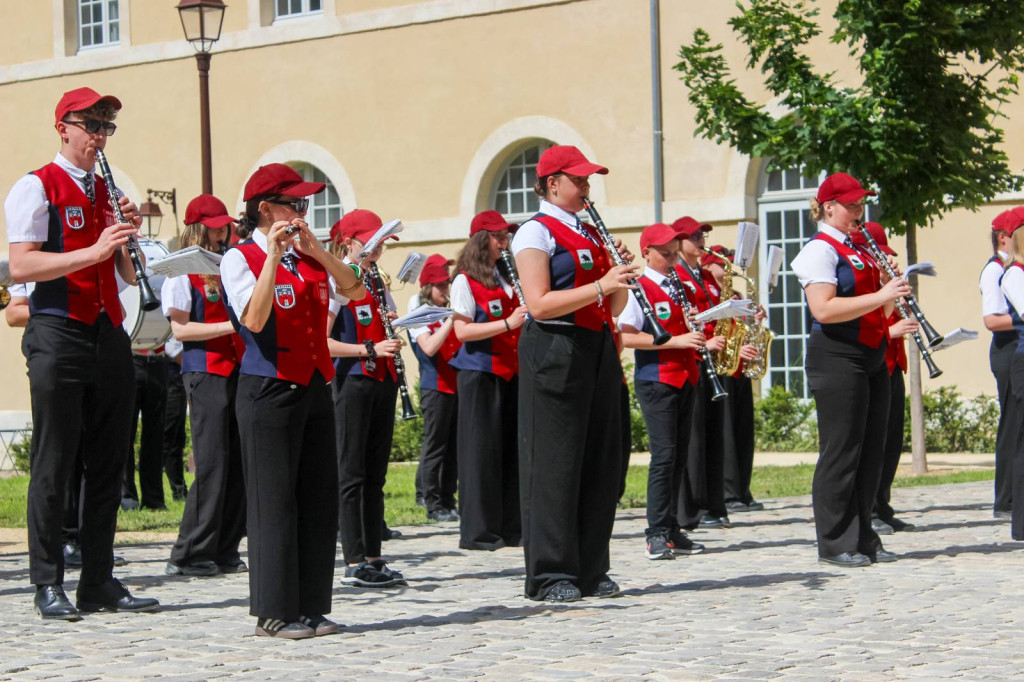 Orkiestry dęte i tancerze z wizytą we Francji. Przeżyjmy to jeszcze raz!