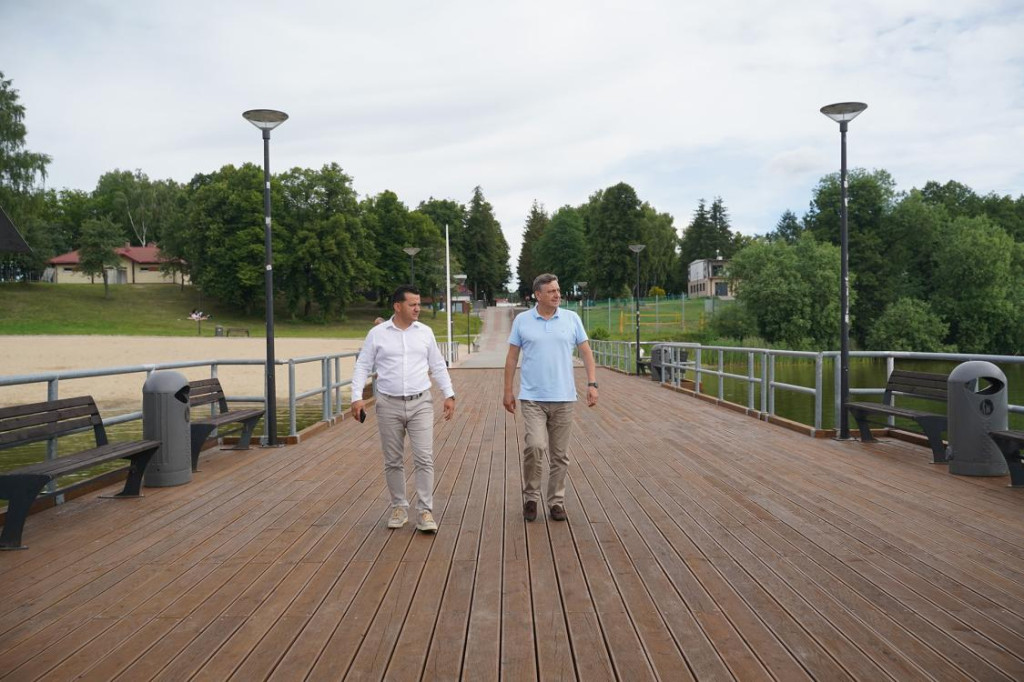 Pomost na człuchowskiej plaży już po remoncie. Zobacz jak się prezentuje