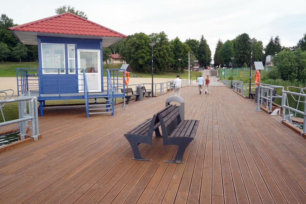 Pomost na człuchowskiej plaży już po remoncie. Zobacz jak się prezentuje