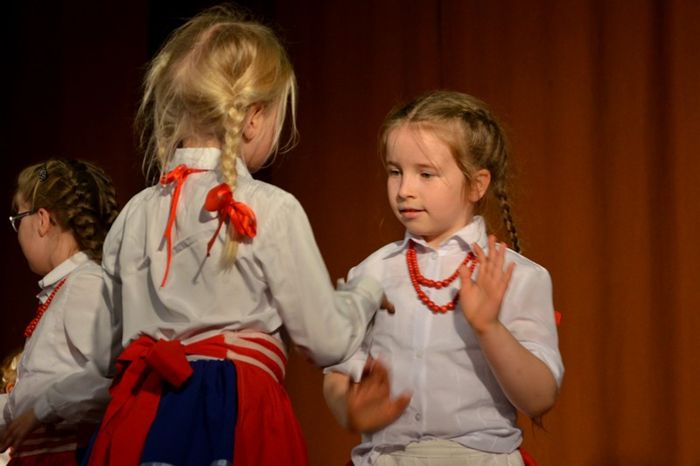 Krajna tańcem i śpiewem malowana