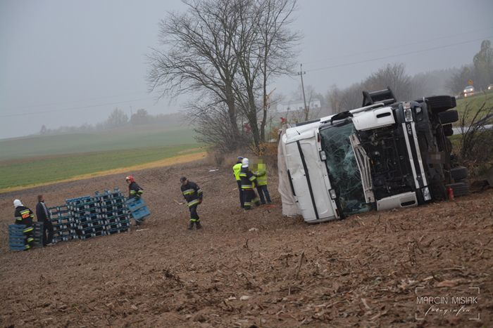 Tir wypadł z drogi