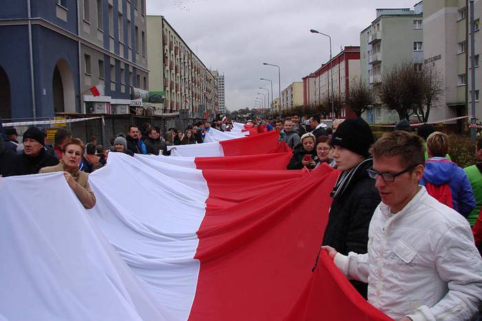 Piła: Ponieśli flagę