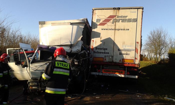 Zderzenie ciężarówek w Zalesiu