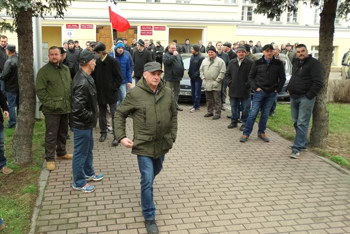 Protest rolników przed Starostwem w Sępólnie