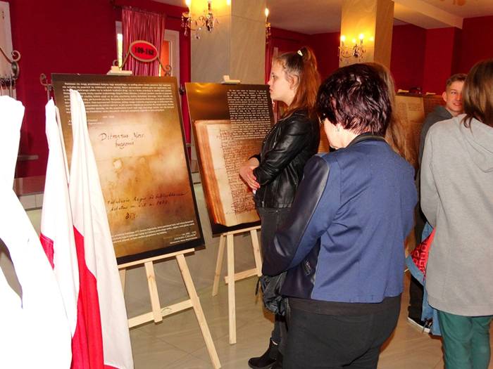 Wystawa w 1050. rocznicę chrztu Polski w CKiS w Sępólnie