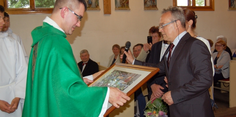 Pożegnanie proboszcza parafii w Wielowiczu, ks. Piotra Pieniążka - fot. Ewa Szydeł
