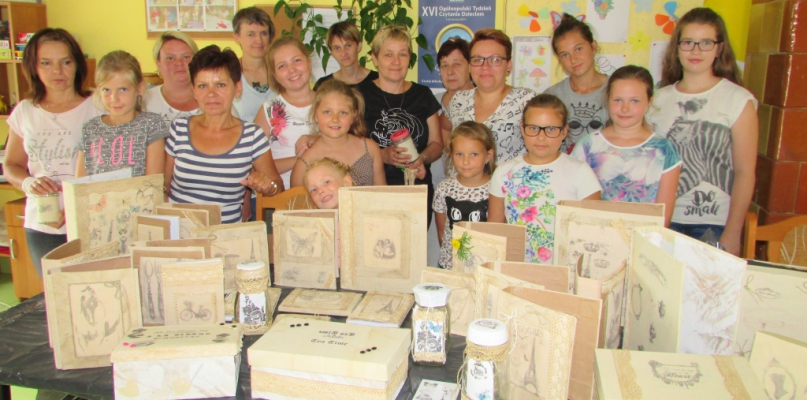 Kulturalny Świetlik - "Szczypta kultury z makulatury" - zajęcia warsztatowe w Kawlach - fot. Barbara Pankau