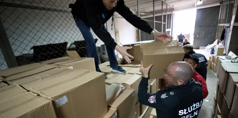 Zabezpieczyli TIR-a z nielegalnymi papierosami - fot. KWP Bydgoszcz