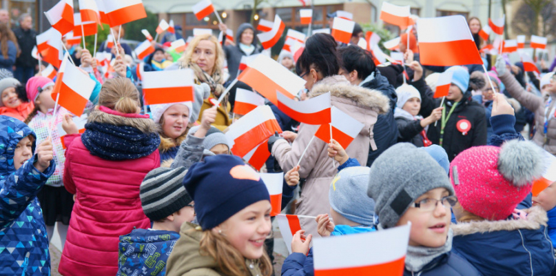 Słodkości na Dzień Niepodległości na człuchowskim rynku