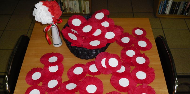 Kolor biało?czerwony w filii bibliotecznej w Ślesinie