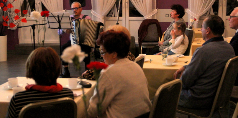 Patriotyczne śpiewanie dla Niepodległej - fot. Jacek Wojtania