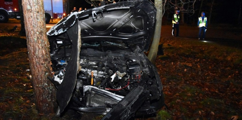 Zderzenie Volkswagena z Mercedesem na trasie Wilkowo - Koczała - fot. KPP Człuchów