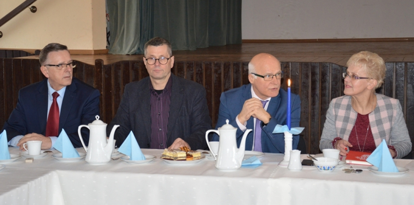 W Zakrzewie z senatorem - fot. UG Zakrzewo