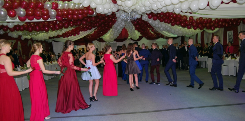 Studniówka 2018 LO w Więcborku - foto cz. 1 - fot. Ewa Szydeł