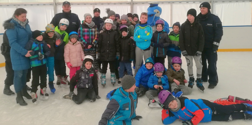 Bezpieczne ferie na lodowisku w Koronowie - fot. KMP Bydgoszcz