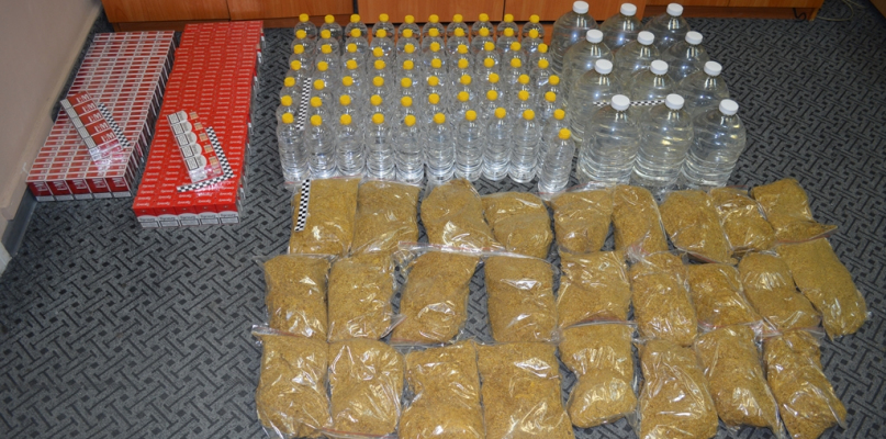 Za posiadanie nielegalnej kontrabandy odpowie przed sądem - fot. KPP Złotów