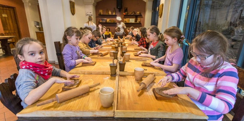 Wypoczynek zimowy dla dzieci z gmin ponawałnicowych - fot. Szymon Zdziebło /tarantoga.pl dla UMWKP