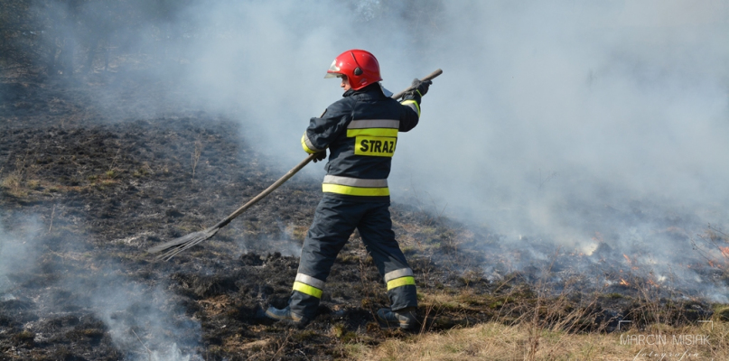 Pożar nasypu kolejowego w Sępólnie - fot. Marcin Misiak