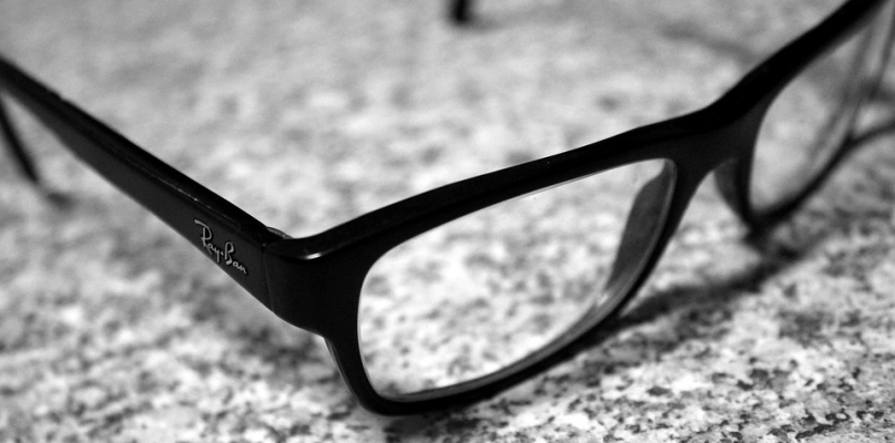 Kształt oprawek a kształt głowy, czyli jak dopasować okulary