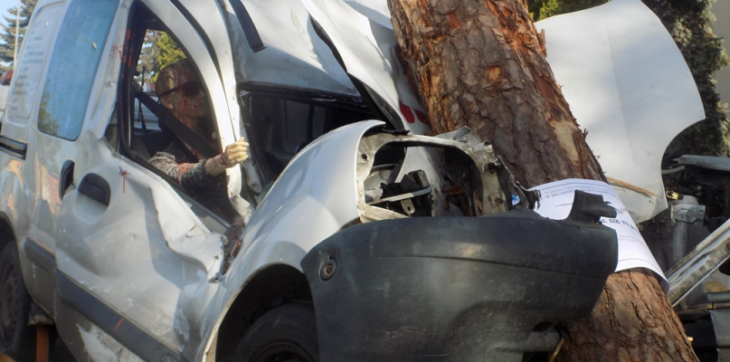 Prędkość, brawura, alkohol i narkotyki zabijają - fot. KPP Złotów