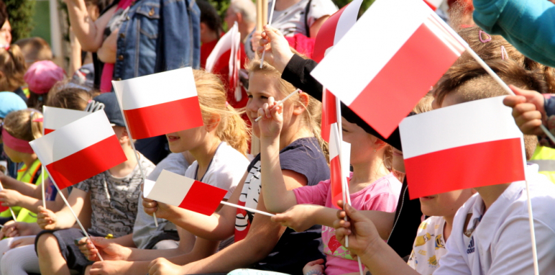 Pogotowie Flagowe ? Z szacunkiem do biało-czerwonej