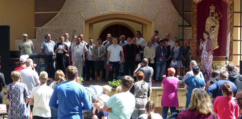 "Spotkanie u Matki" Przegląd Twórczości Religijnej Osób Niepełnosprawnych - fot. ŚDS w Więcborku
