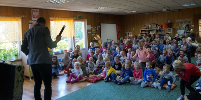 Przedszkolaki z ?Bajki? w świecie magii i iluzji