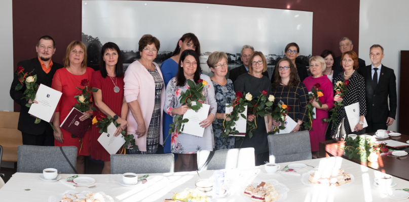 Sępólno: Nagrody Burmistrza z okazji Dnia Edukacji Narodowej