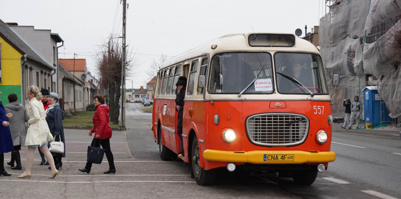 Dzień Kobiet w zabytkowym autobusie - fot. UM Sępólno Krajeńskie